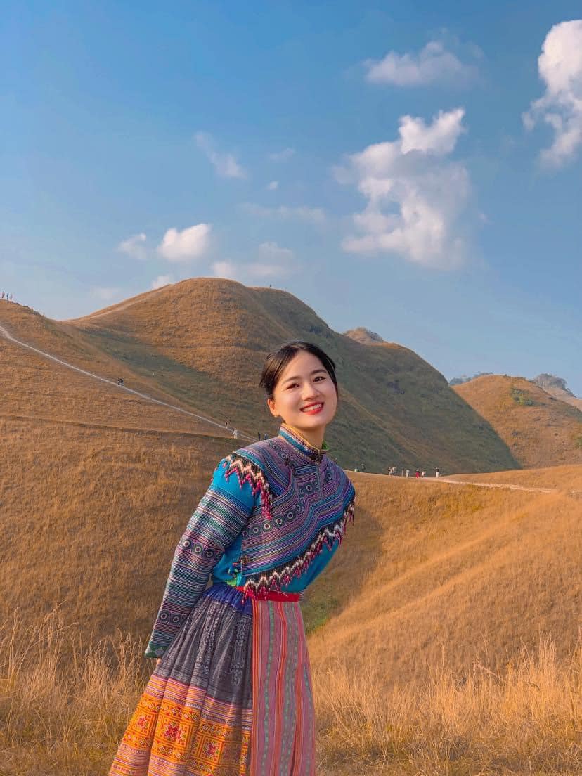 Ba Quang Burnt Grass Hill – A Golden Wonderland in Cao Bang,&nbsp;Vietnam